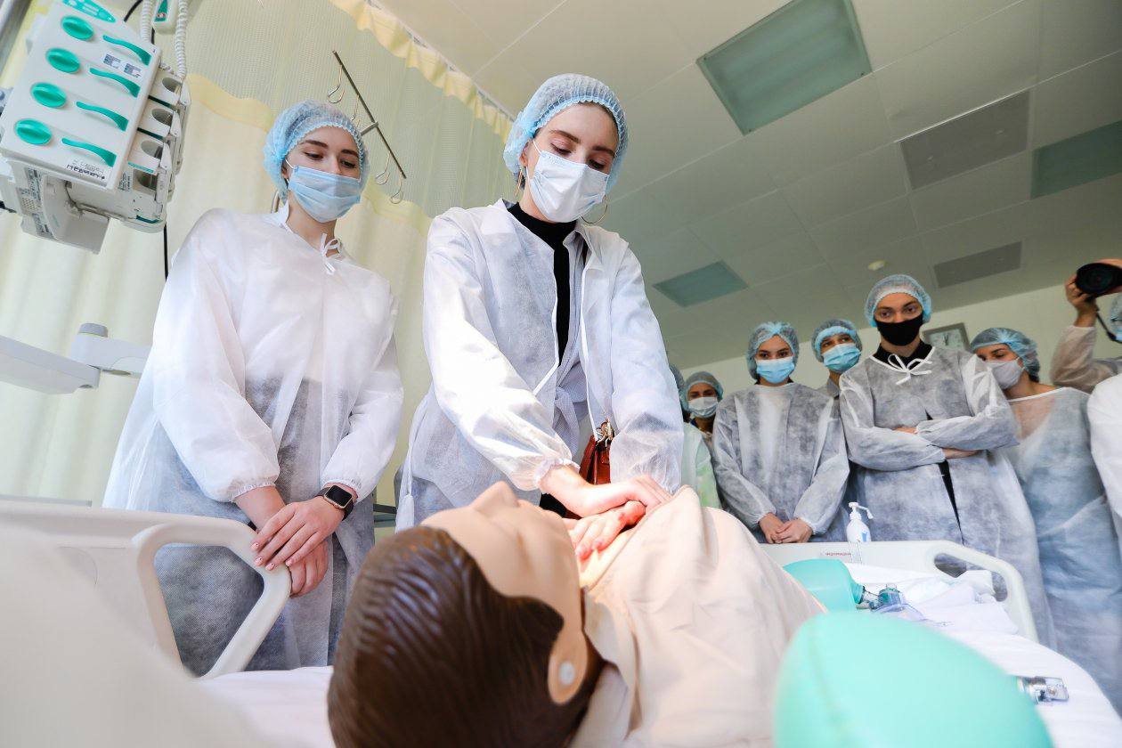 Стали известны минимальные баллы для поступления в медицинские вузы в 2026 году
