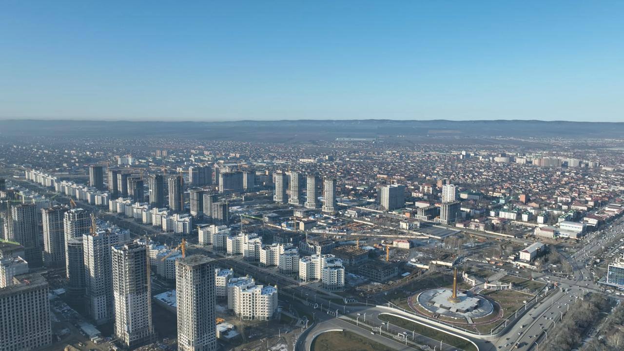 На части объектов Путинского района начаты фасадные работы и строительство подземных автопаркингов
