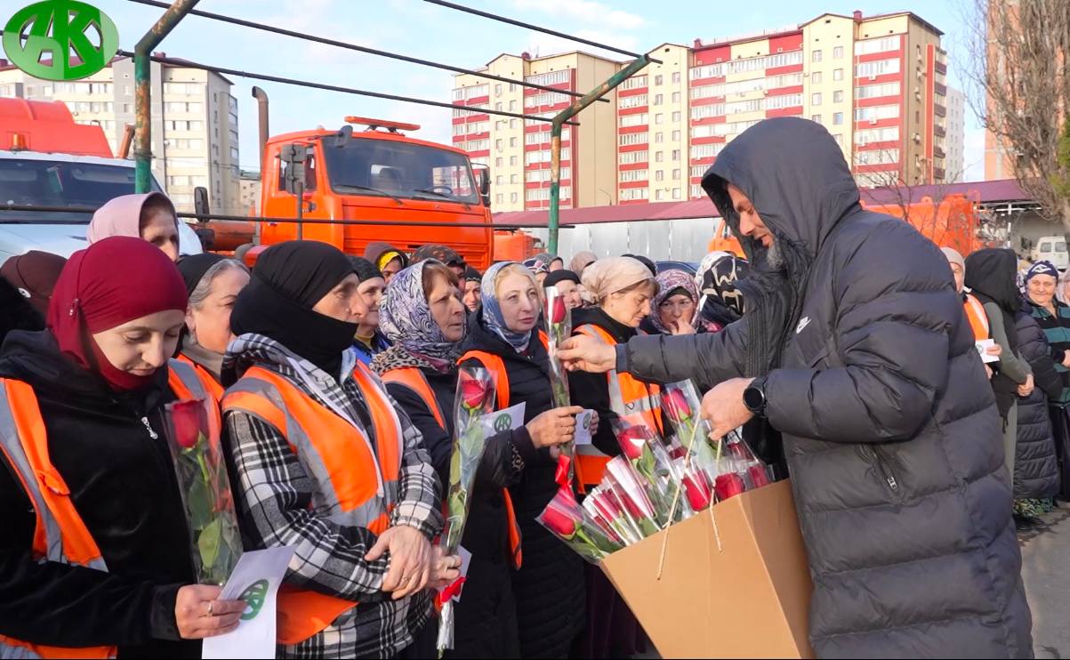 Фонд Кадырова оказал финансовую поддержку сотрудницам сферы благоустройства и озеленения