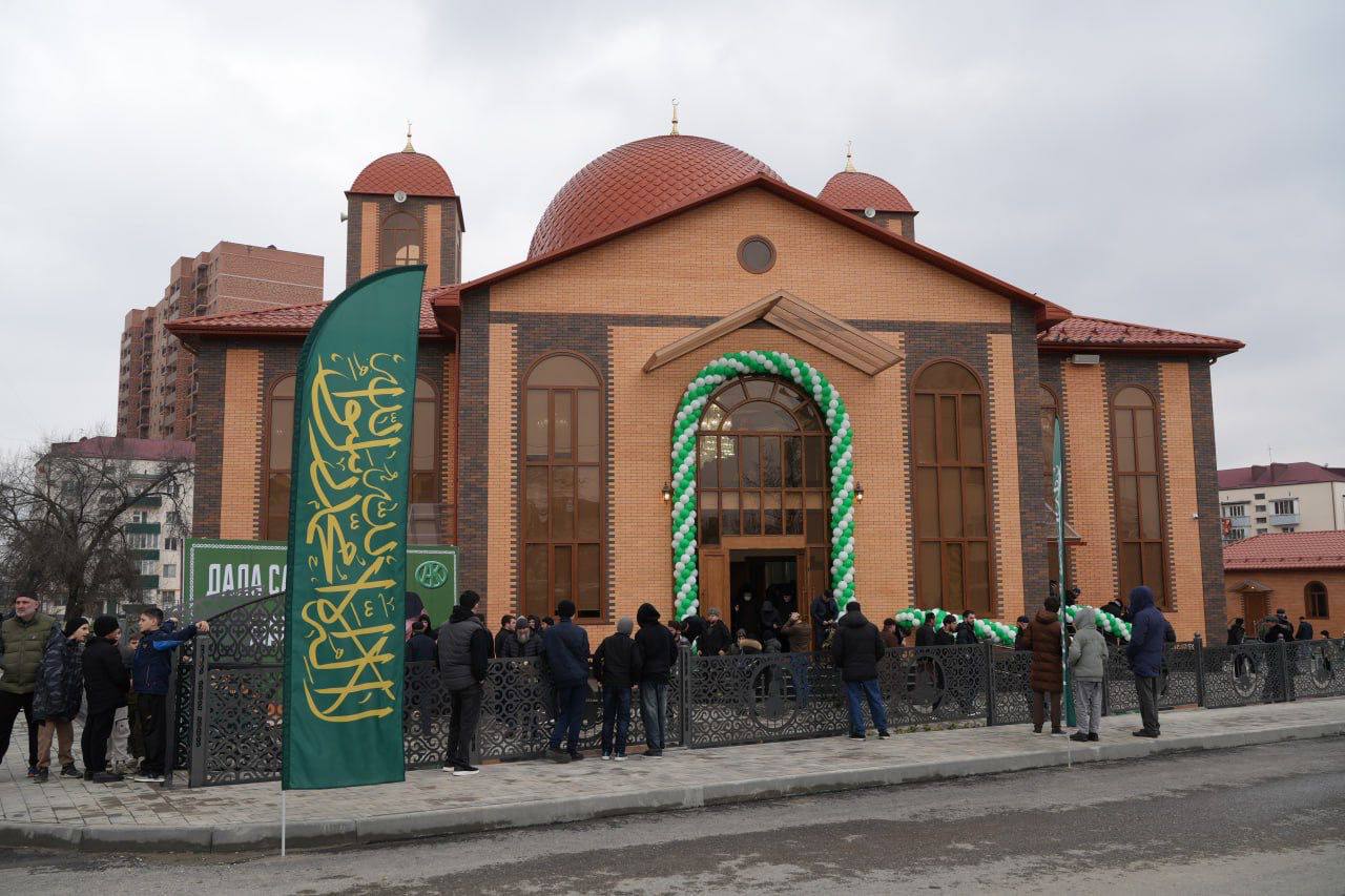 В Грозном официально открыли мечеть вместимостью 2 500 человек