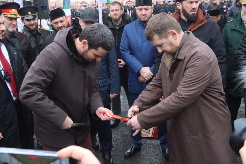 В Грозном открыли жилой комплекс на 200 таунхаусов для нуждающихся семей
