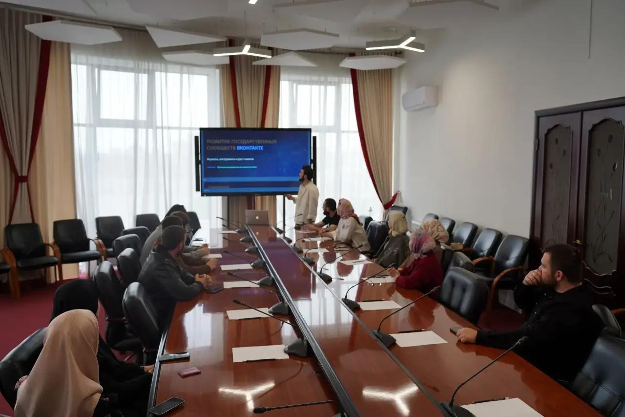Специалисты ЦУР провели семинар для администраторов госпабликов в мэрии Грозного