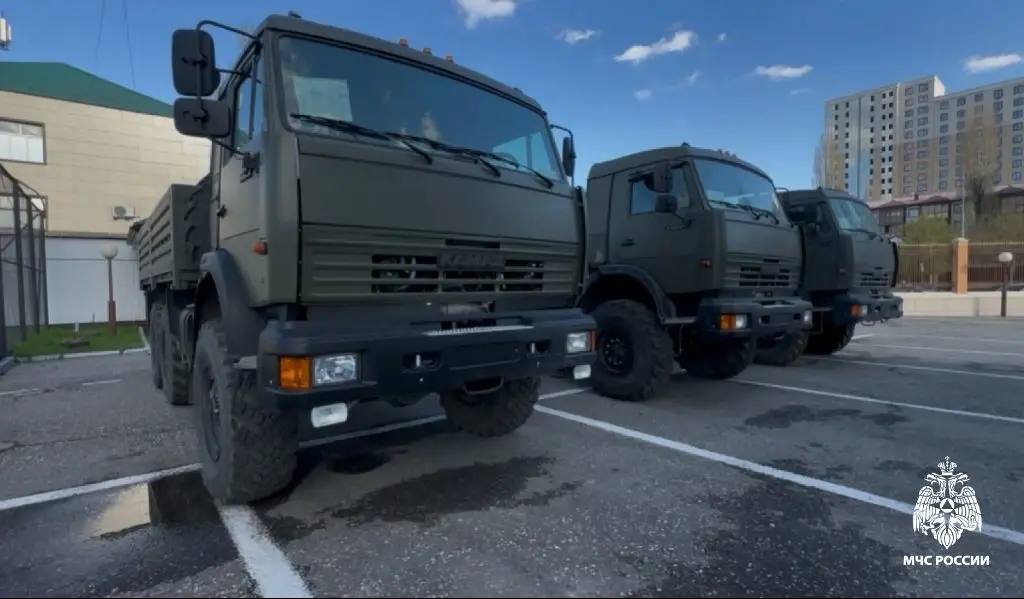 Три автомобиля «КамАЗ» переданы управлению МЧС по Чеченской Республике