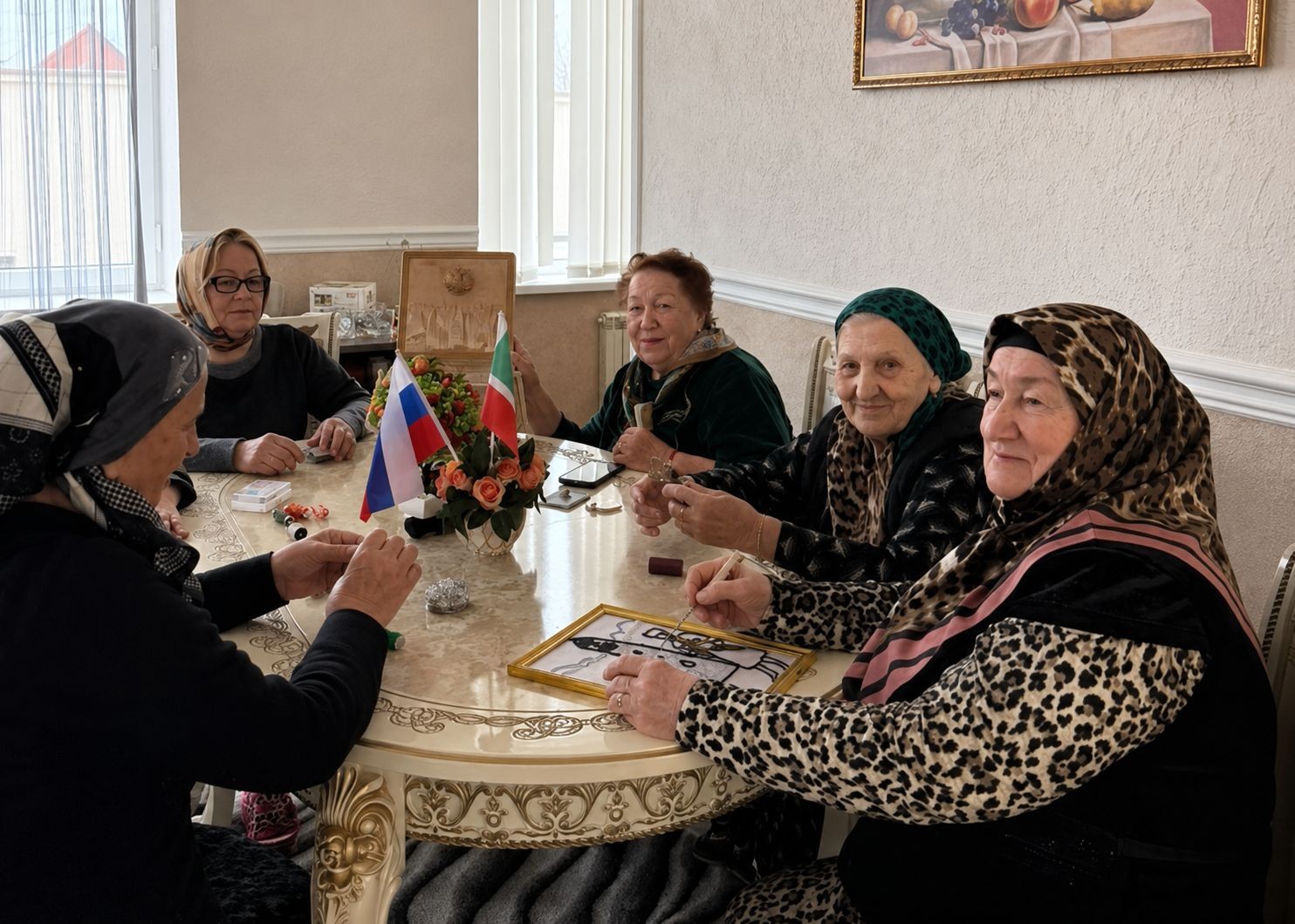 Творчество объединяет поколения: в Наурском районе состоялся мастер-класс для посетителей Центра общения старшего поколения