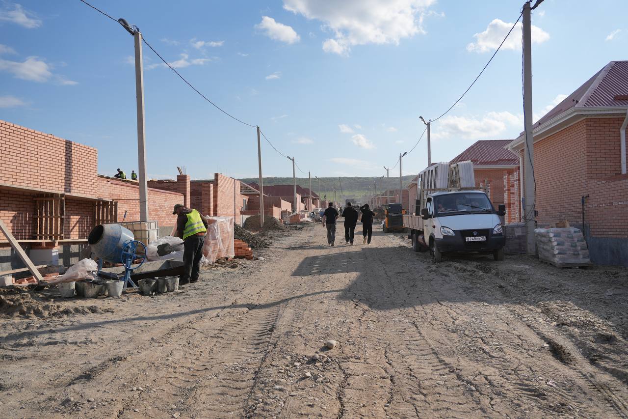 В Гудермесском районе ЧР продолжается строительство жилого комплекса для пострадавших от оползней семей