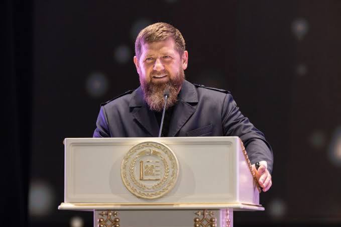 Рамзан-Хаджи Кадыров поздравил коллектив Администрации Главы и Правительства ЧР с 26-й годовщиной