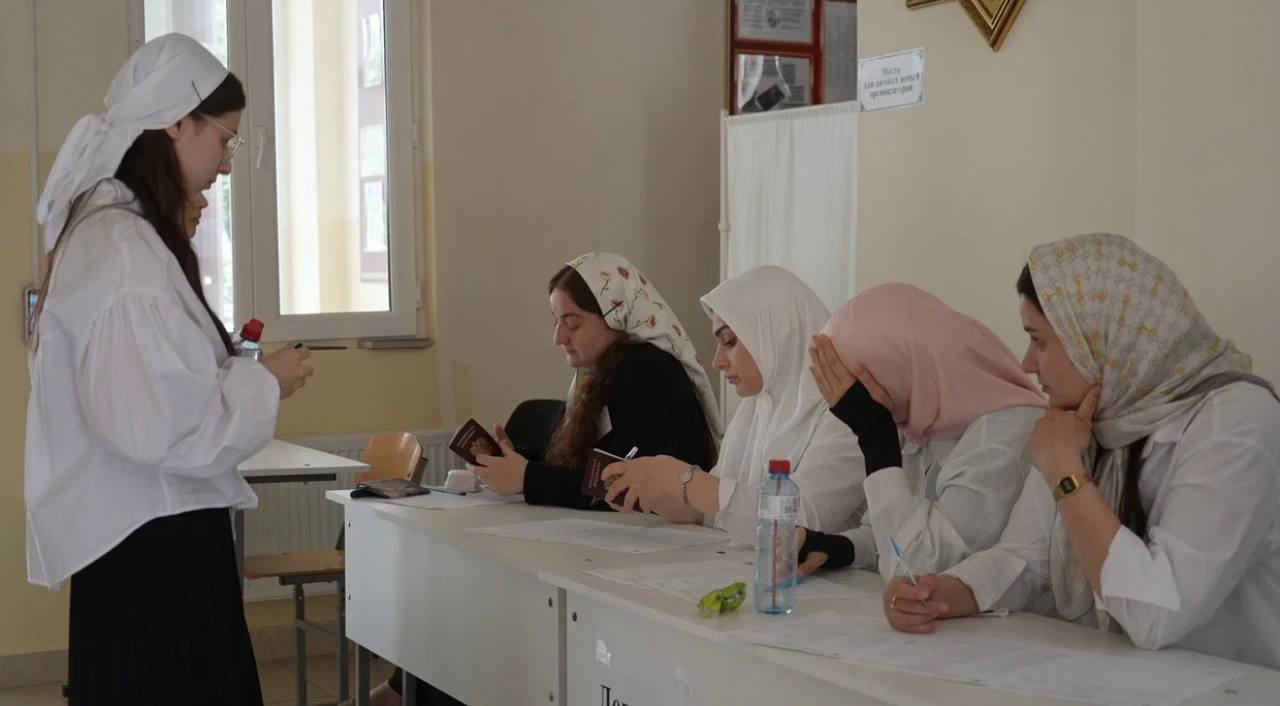 Более двух тысяч выпускников ЧР сдали ЕГЭ по трём предметам