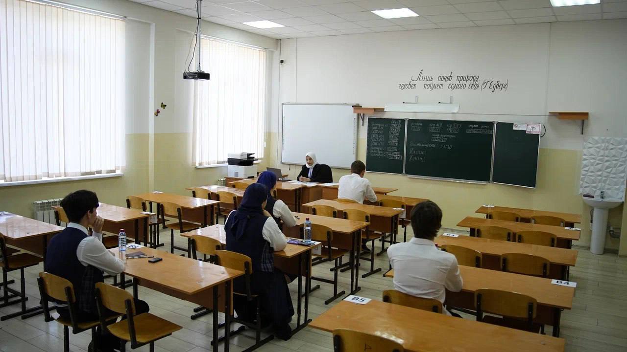 В ЧР 645 выпускников сдали ЕГЭ во второй резервный день