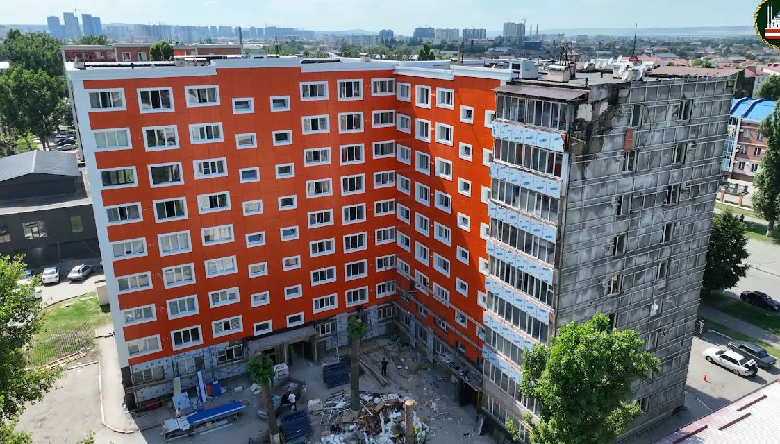 В Грозном завершается восстановление дома, пострадавшего от пожара, с поддержкой РОФ им. Ахмата-Хаджи Кадырова