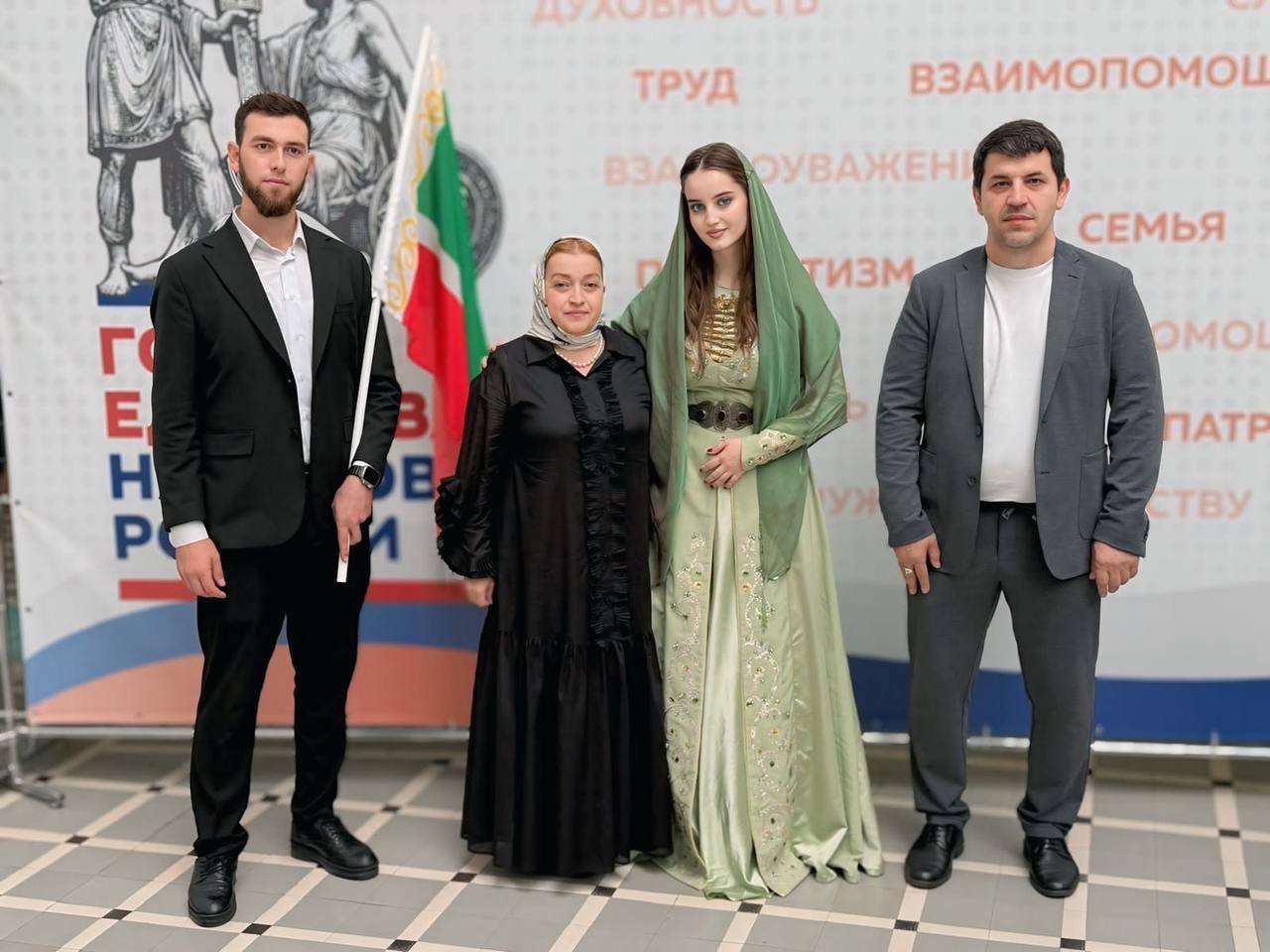 Выпускники чеченского педвуза получили красные дипломы из рук Чернышенко и Кравцова