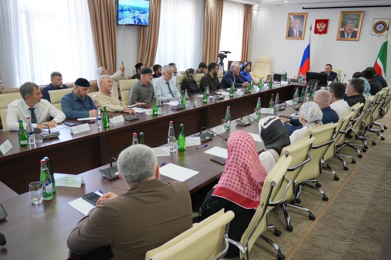 Ирек Файзуллин высоко оценил реализацию программы благоустройства в ЧР