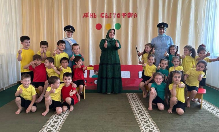 «День светофора» в детском саду: дошкольники изучили правила дорожной безопасности