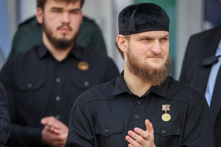 В Чеченской Республике создали республиканские спортивные школы по баскетболу и хоккею