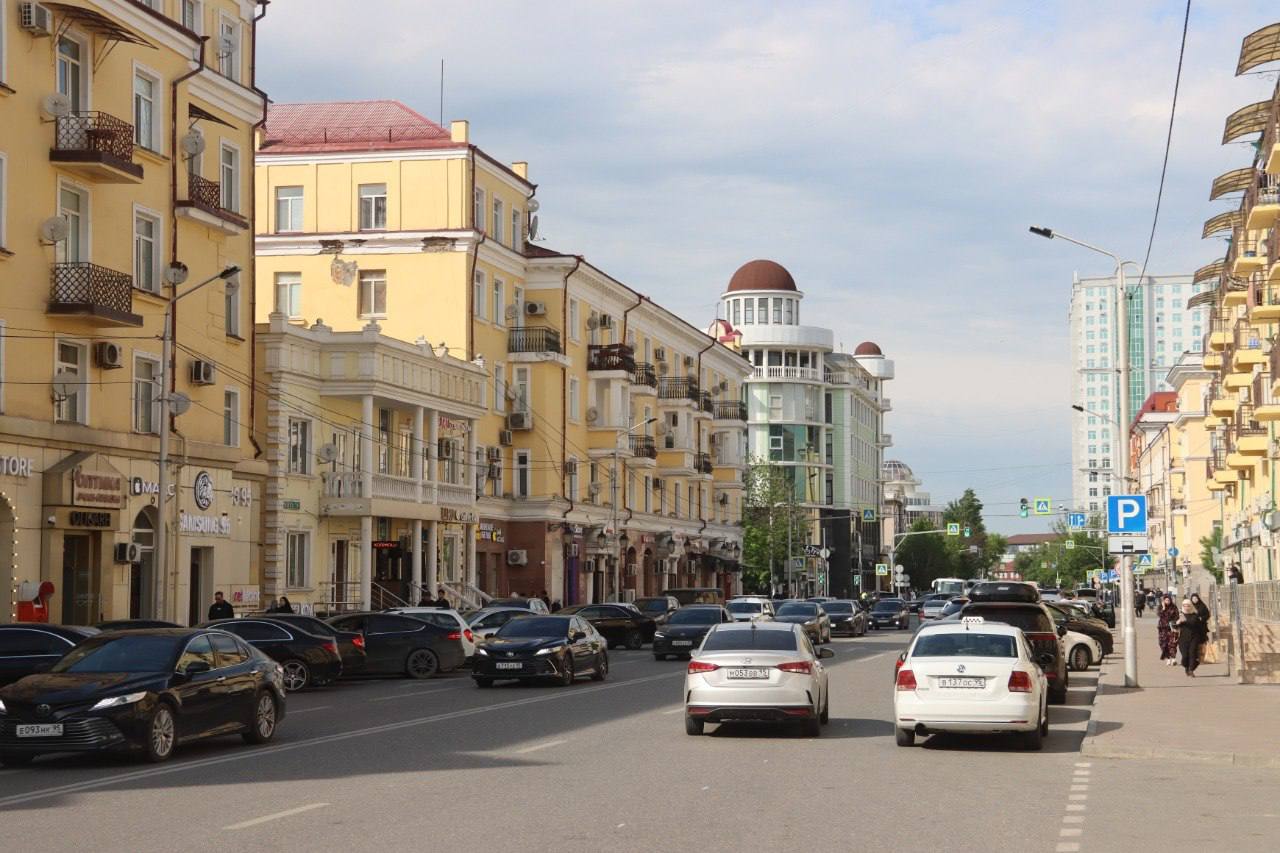 Водителям ЧР напомнили о требованиях запрещающих дорожных знаков