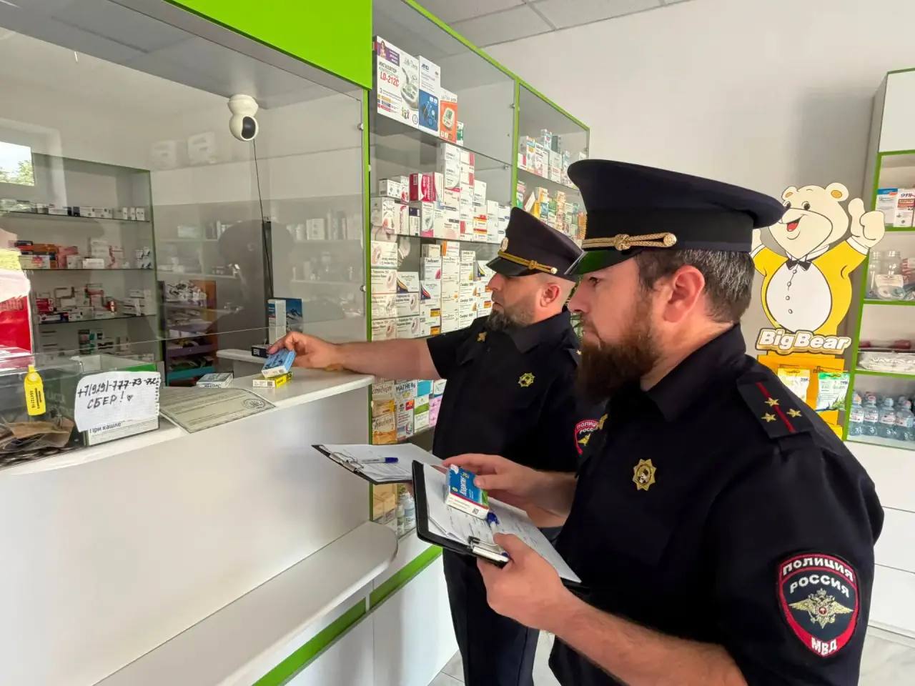 Полицейские проверили лицензии в аптеках Грозненского района