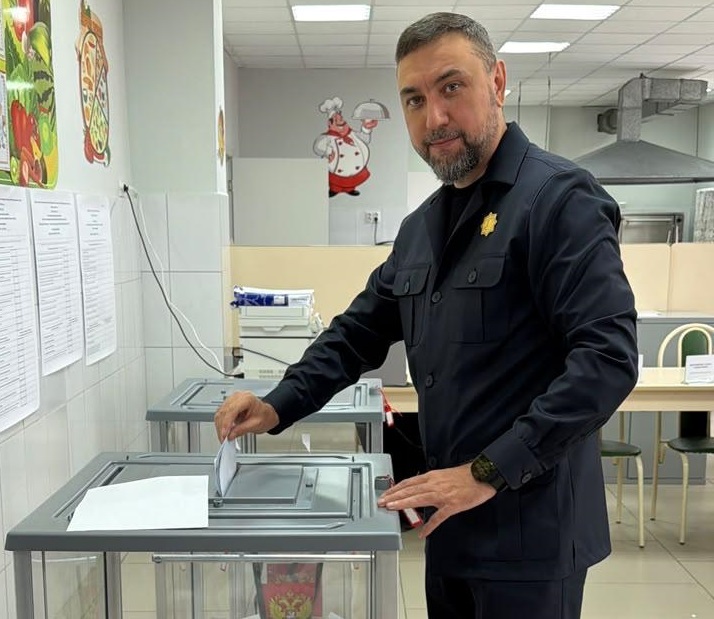 Каждый голос укрепляет суверенитет и благополучие родного края: депутат Госдумы Шамсаил Саралиев проголосовал на выборах в Чеченской Республике