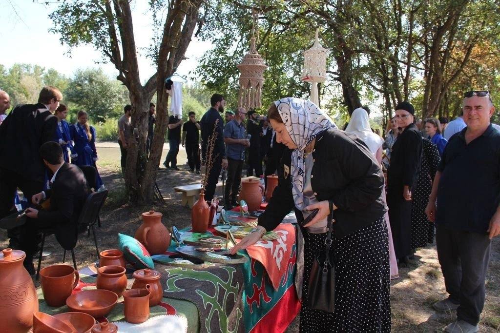 На побережье Терека в ЧР объединили литературу, национальную кухню и этнографические традиции