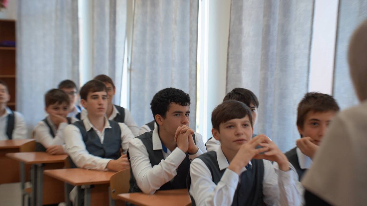 В школах ЧР прошли очередные внеурочные занятия «Разговоры о важном»