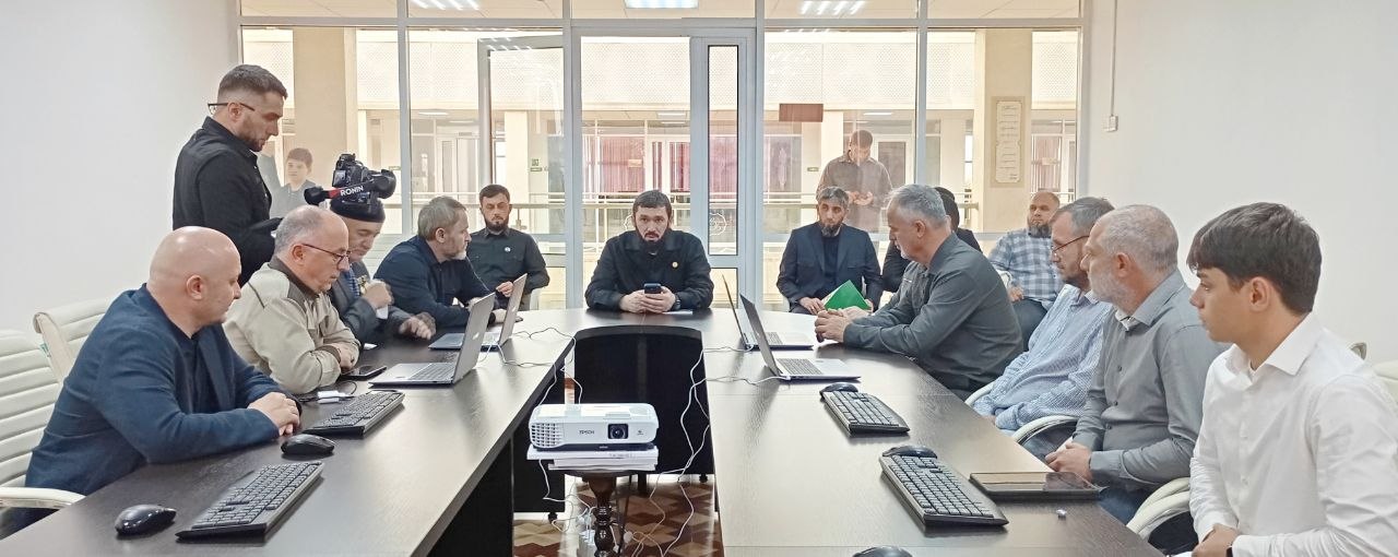 Председатель Правительства Чеченской Республики Магомед Даудов проверил работу Центра общественного наблюдения.
