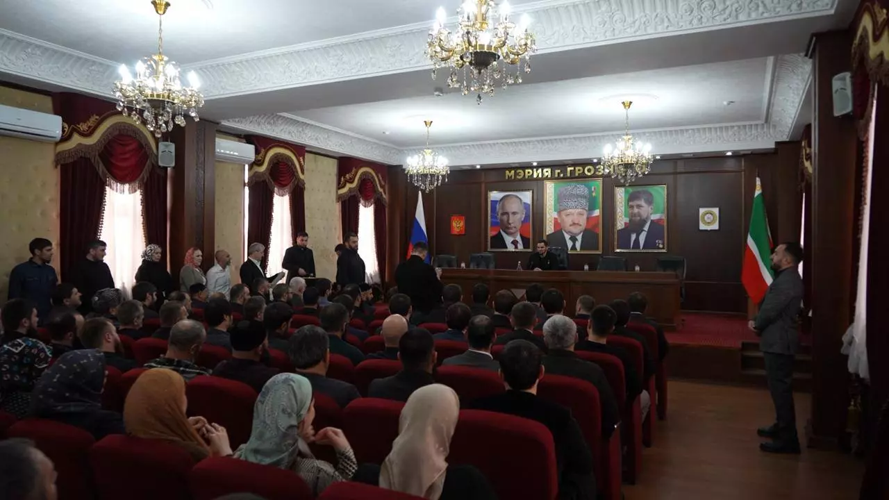 20 сотрудников мэрии Грозного получили путевку на умру от фонда Кадырова